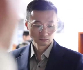 刘炜更衣室演讲：我不想在这里停下 我们还能再往前冲一下