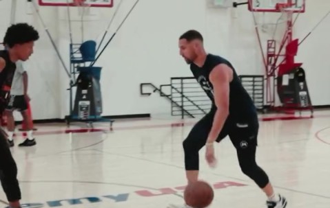 切磋技艺！训练师晒郭昊文与克莱&麦克朗一起训练视频